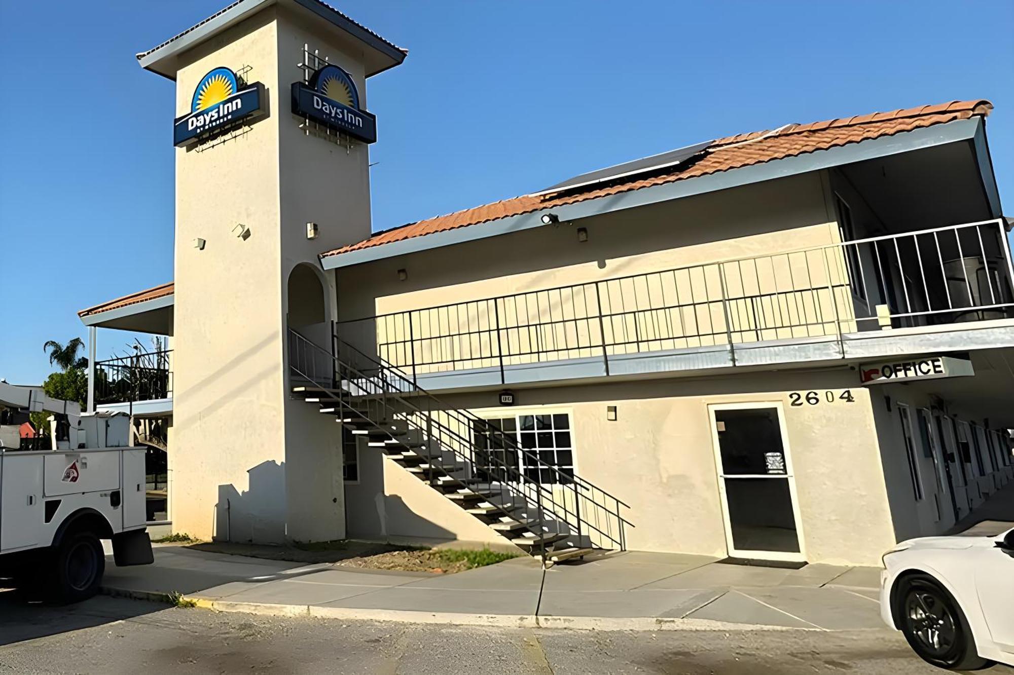 Days-Inn By Wyndham Bakersfield Exterior photo