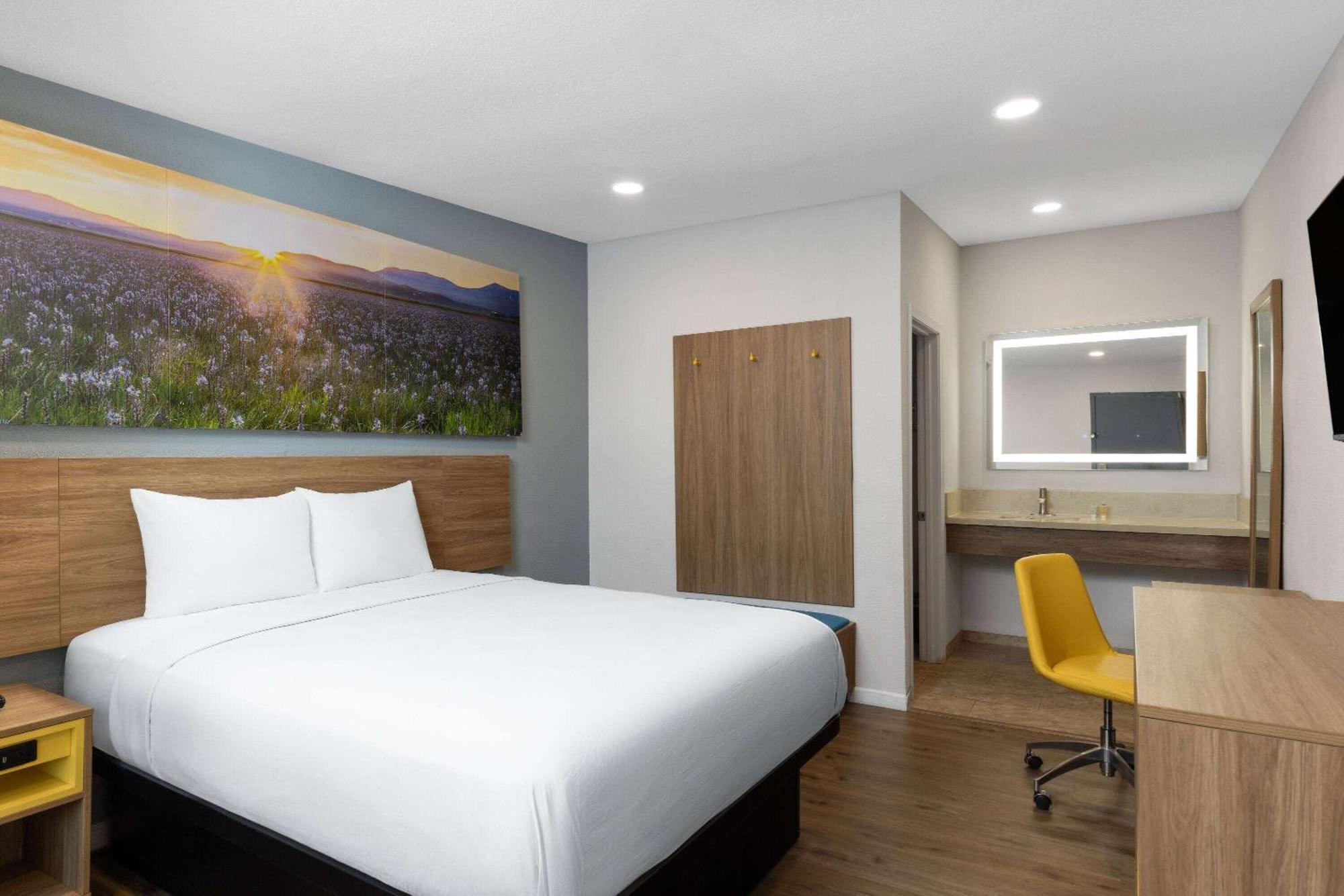 Days-Inn By Wyndham Bakersfield Exterior photo