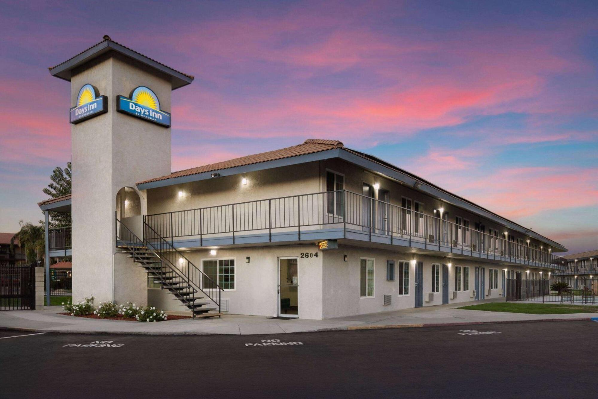 Days-Inn By Wyndham Bakersfield Exterior photo